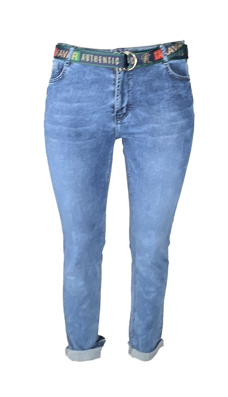Upgrade your wardrobe with our Takavar Skinny Jeans (12-18), crafted from a blend of 64% polyester, 31% viscose, and 5% elastane for the perfect fit. These jeans offer both comfort and style, with a sleek and slimming design. Elevate your fashion game with these versatile and trendy jeans, available now.