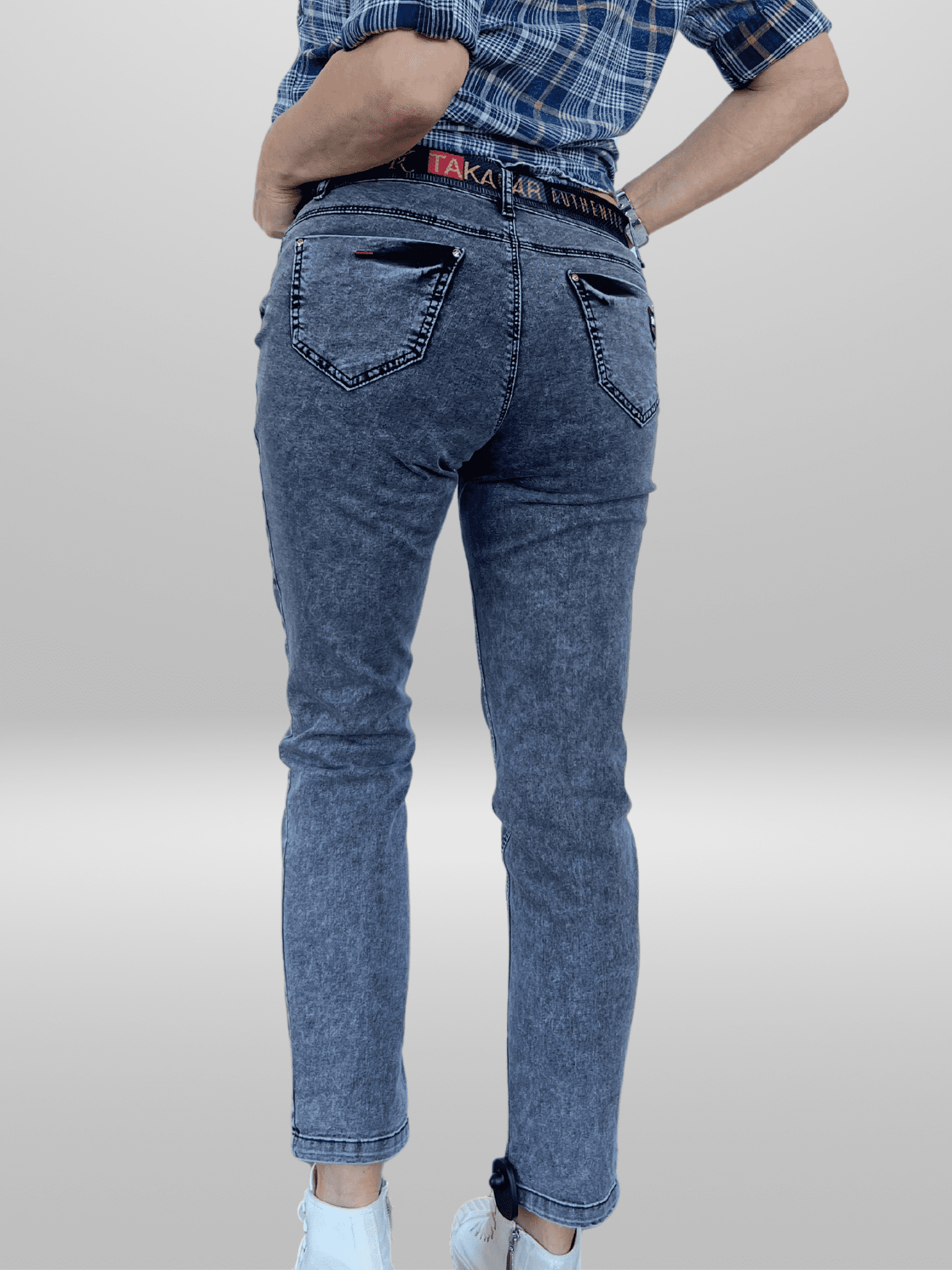 Upgrade your wardrobe with our Takavar Skinny Jeans (12-18), crafted from a blend of 64% polyester, 31% viscose, and 5% elastane for the perfect fit. These jeans offer both comfort and style, with a sleek and slimming design. Elevate your fashion game with these versatile and trendy jeans, available now.